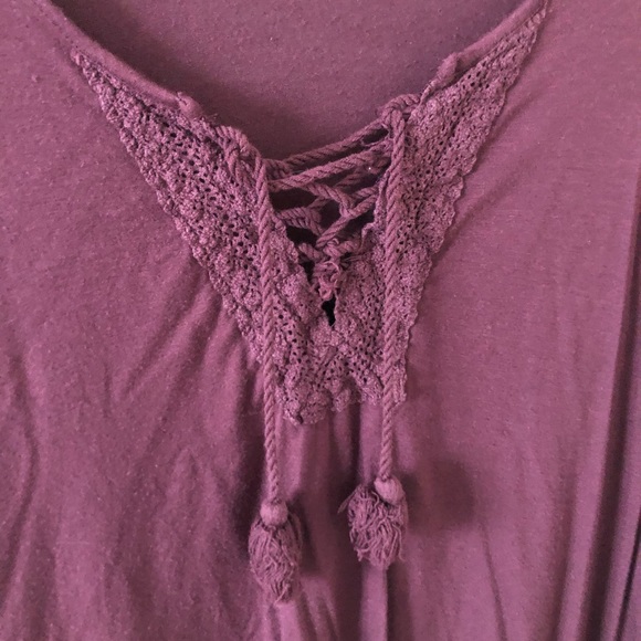 Burgundy long sleeved v-neck tee - Picture 3 of 4